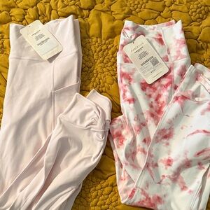 NWT Fabletics Oasis High-waisted Twist 7/8 Pink and Pink Tie-Dye Leggings Set